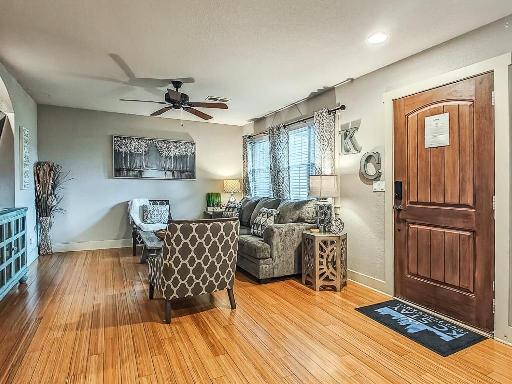 Quiet Plaza Two Bedroom 2 Bathroom