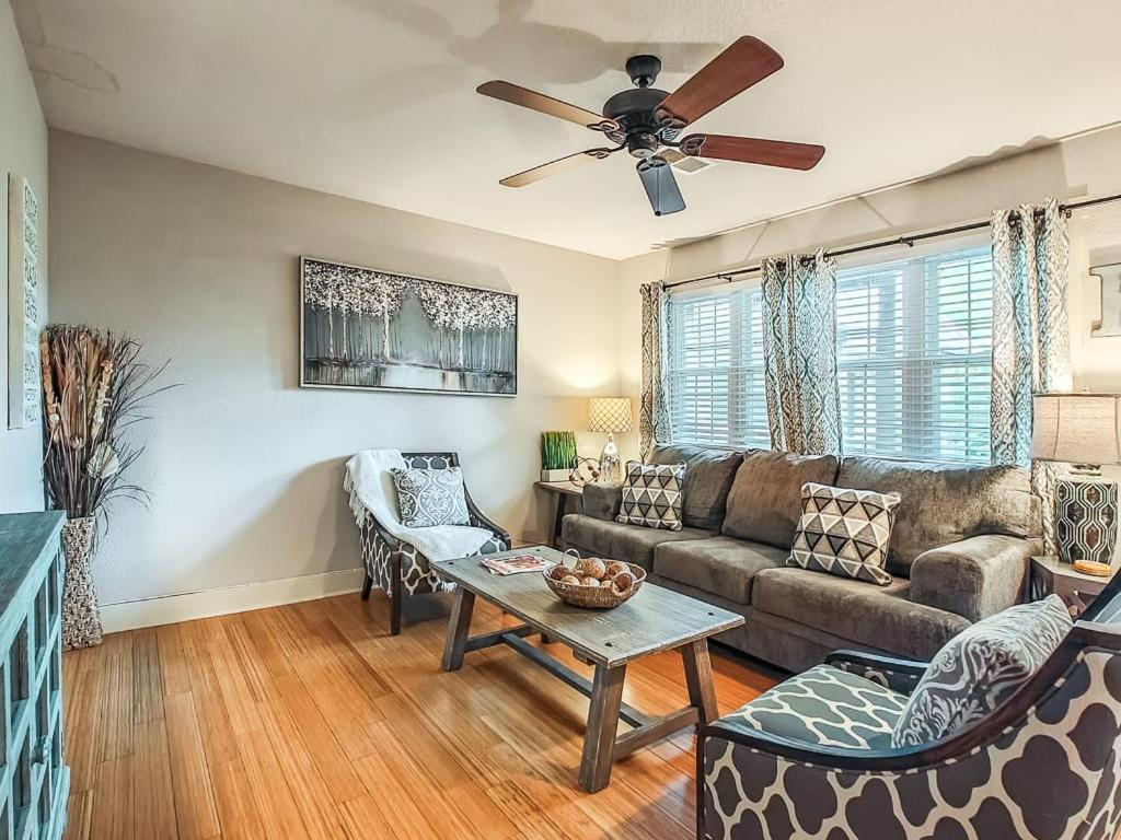 Quiet Plaza Two Bedroom 2 Bathroom Holiday home Kansas City