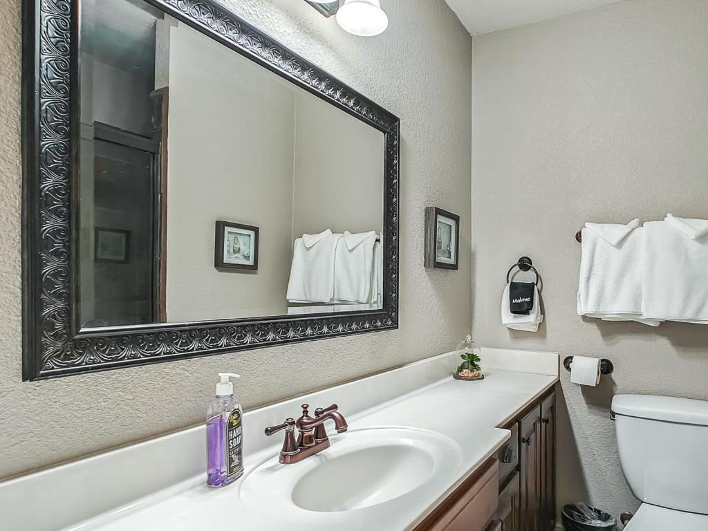 Quiet Plaza Two Bedroom 2 Bathroom Kansas City