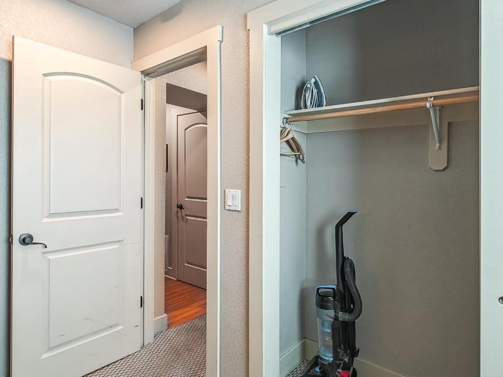 Holiday home Quiet Plaza Two Bedroom 2 Bathroom Kansas City